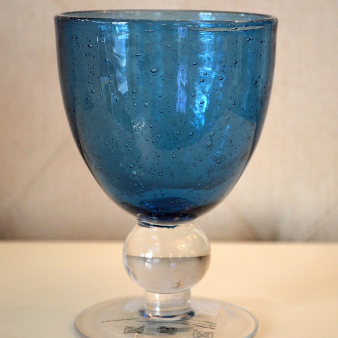 0809603-1-scaled-1.jpg MEDIA DOCENA VASO PIE BURBUJA AZUL 131339 - Imagen 1