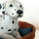 FIGURA PERRO CON CESTA DALMATA RF.156 - Imagen 2