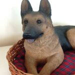FIGURA PERRO CON CESTA GERMAN PASTOR ALEMAN - Imagen 2