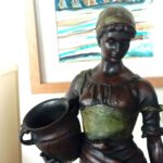 BRONCE MUJER CON CANTARO - Imagen 2