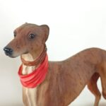 FIGURA PERRO GALGO CON PEANA - Imagen 2