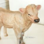 FIGURA PORCELANA TERNERO CHAROLES DE PIE RF.1835 - Imagen 2