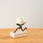 ESCULTURA CORRIENDO METAL Y TRAVERTINO PQ