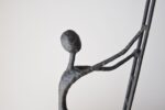 ESCULTURA ESCALANDO METAL Y MÁRMOL - Imagen 4
