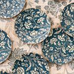 PLATITO PAN FLORES AZUL OSCURO DECOUPAGE